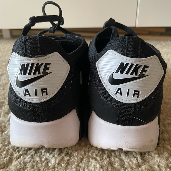 Women’s Nike Air Max - Picture 2 of 5